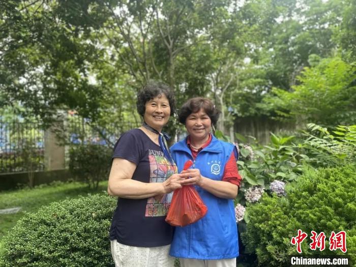 银发“搭子”参与社区治理 浙江阿姨“舞”出精彩晚年