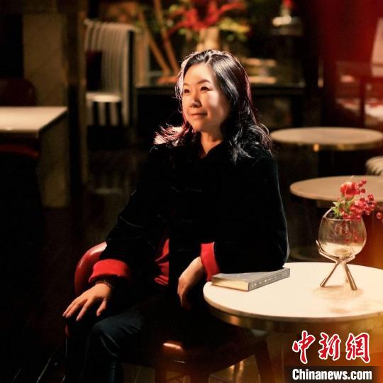 冯仪：从一个人的“双城记”到两座城的“交响曲”