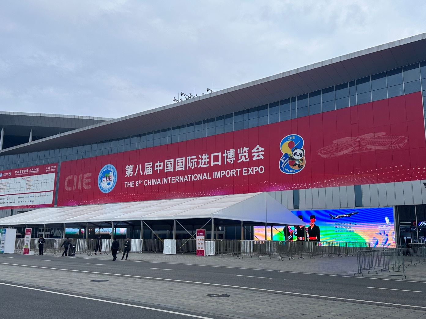 进博现场 | 跨国药企在华战略的舍与得:“老药”逐步退场,本土加速成长